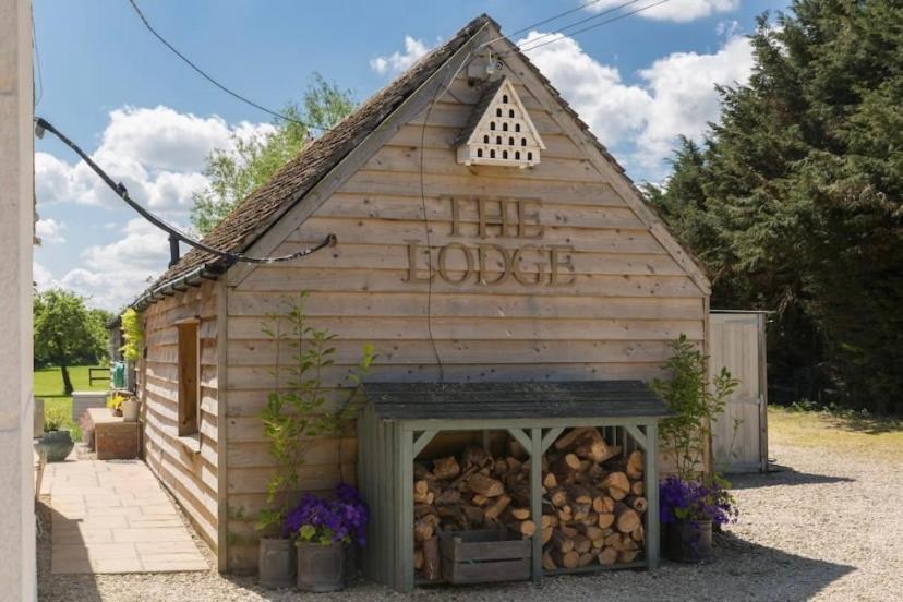 Cotswolds Lodge In Minster Lovell المظهر الخارجي الصورة
